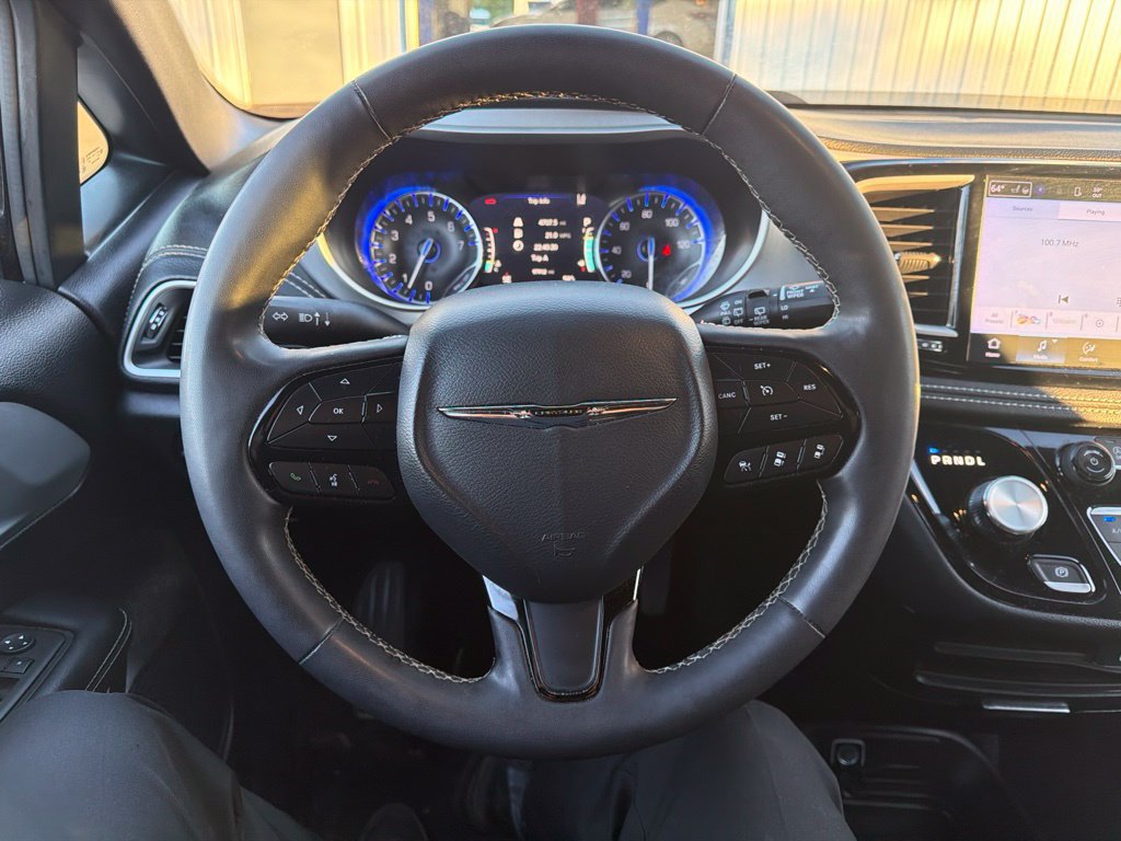 Used 2024 Chrysler Pacifica Touring FWD image 13