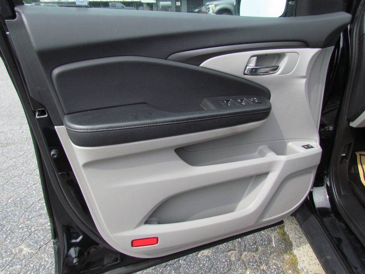Used 2017 Honda Pilot EX-L image 11