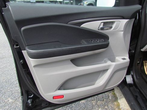 Used 2017 Honda Pilot EX-L image 11