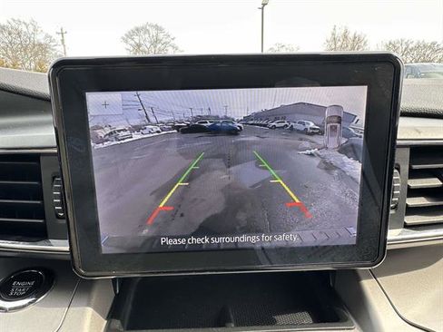 Used 2022 Ford Explorer XLT w/ Equipment Group 202A image 34