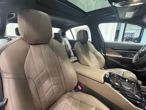 Used 2026 BMW 530i xDrive w/ Premium Package AWD/4WD image 26