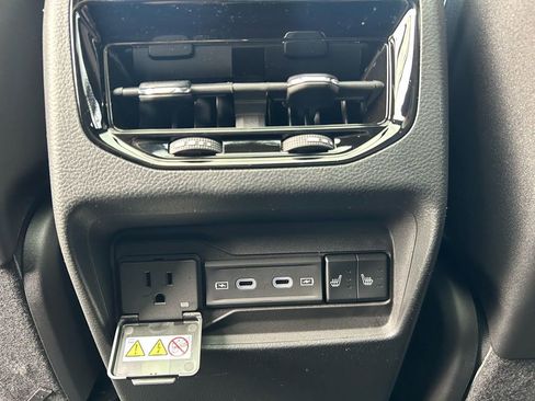 New 2026 Jeep Grand Cherokee Limited w/ Limited Altitude Package AWD/4WD image 30