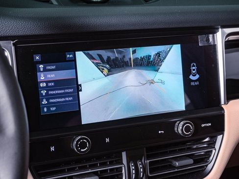 Certified 2025 Porsche Macan image 22