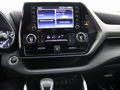 Used 2021 Toyota Highlander XLE image 40