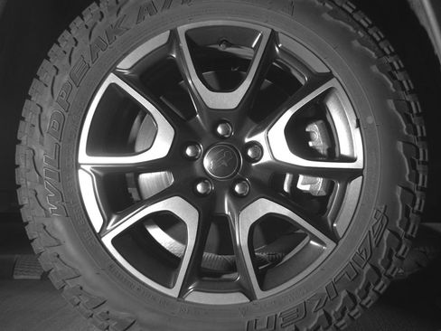 Used 2025 Jeep Compass Trailhawk AWD/4WD image 13