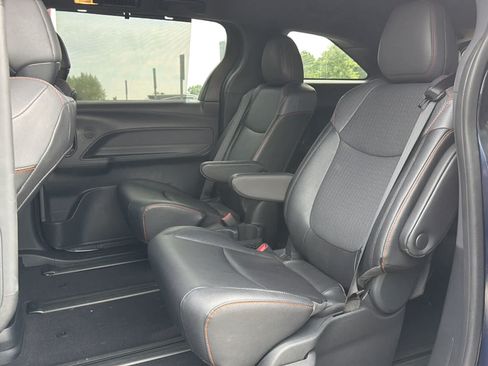 Used 2022 Toyota Sienna XSE w/ XSE Plus Package AWD/4WD image 17