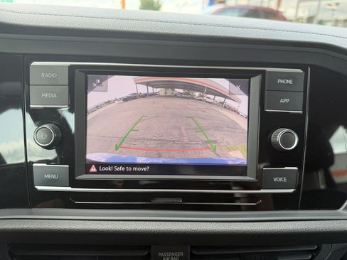 Used 2024 Volkswagen Jetta SE FWD image 17