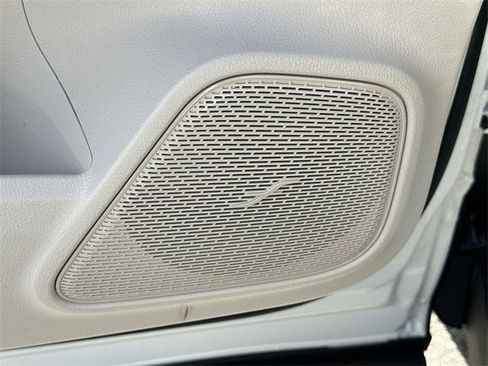 Used 2024 Mercedes-Benz EQB 250+ image 24