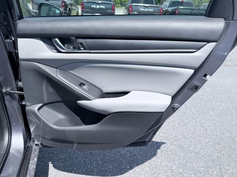 Used 2018 Honda Accord LX image 29