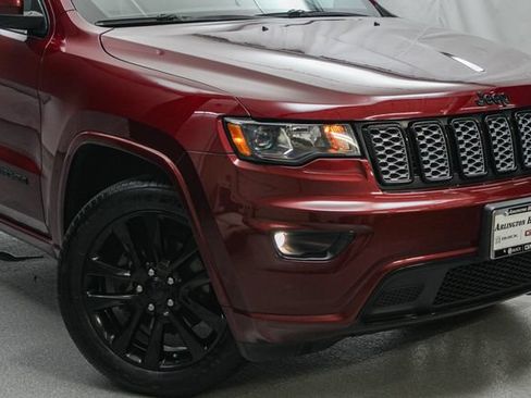 Used 2019 Jeep Grand Cherokee Altitude AWD/4WD image 3