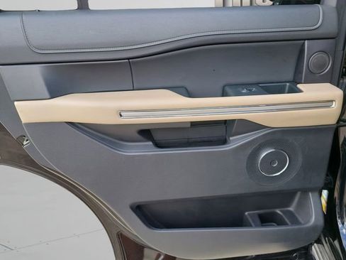Used 2022 Ford Expedition Limited image 20