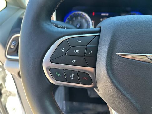 Used 2017 Chrysler Pacifica Touring-L Plus FWD image 36