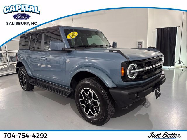 Used 2025 Ford Bronco Outer Banks AWD/4WD image 1