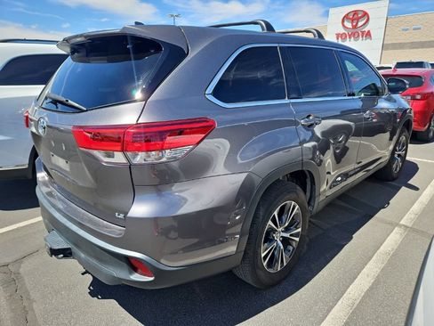 Used 2019 Toyota Highlander Plus FWD image 3