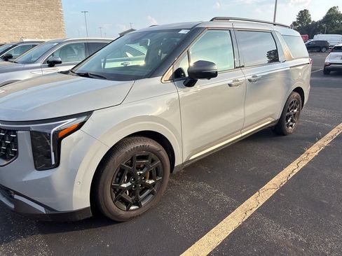Used 2026 Kia Carnival SX w/ SX Dark Edition Package FWD image 5