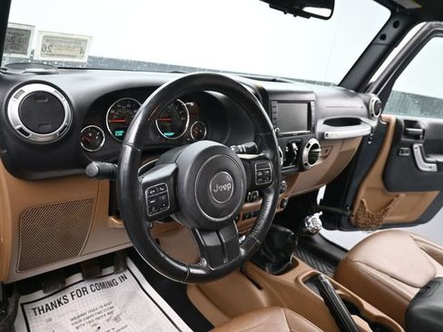 Used 2016 Jeep Wrangler Unlimited Sahara w/ Dual Top Group AWD/4WD image 13