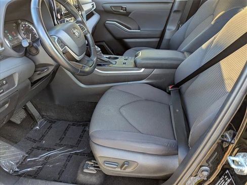 Used 2023 Toyota Highlander LE image 15