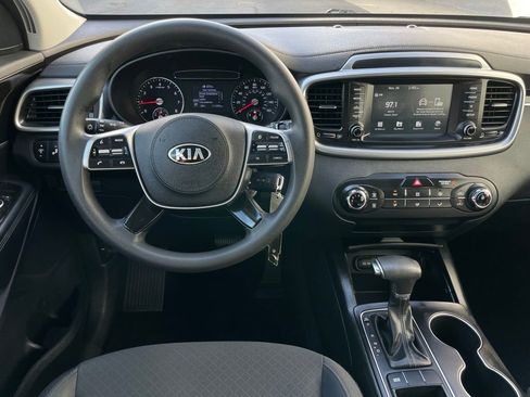 Used 2019 Kia Sorento LX image 11