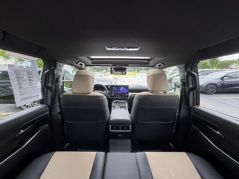Used 2024 Lexus GX 550 AWD/4WD image 23