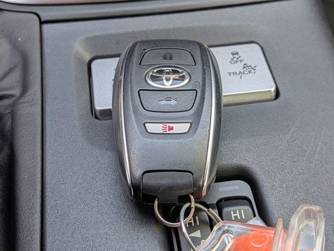 Used 2025 Toyota GR86 Premium image 31