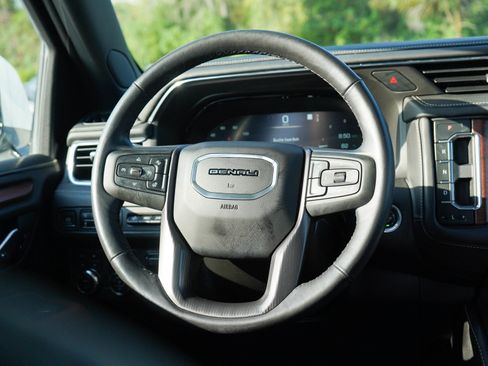 Used 2023 GMC Yukon Denali Ultimate AWD/4WD image 20