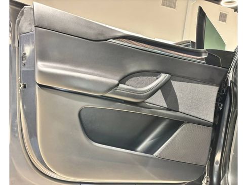 Used 2024 Tesla Model X image 17