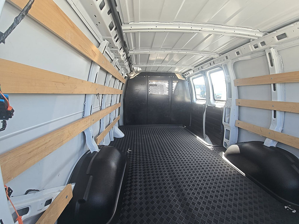 Used 2025 Chevrolet Express 2500 w/ Driver Convenience Package RWD image 4