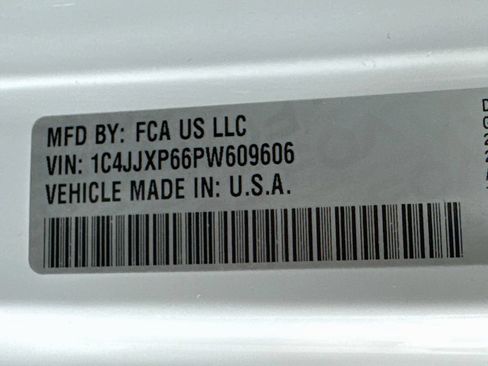 Used 2023 Jeep Wrangler Unlimited Sahara AWD/4WD image 35