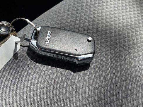 Used 2025 Kia Soul LX w/ LX Technology Package FWD image 21