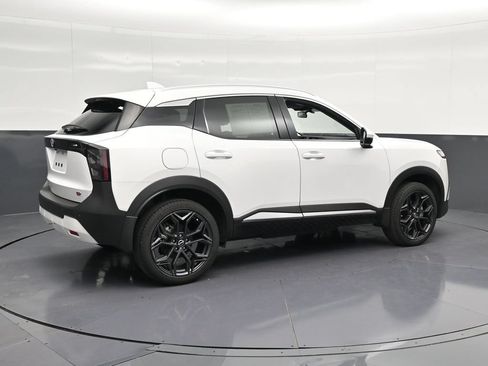 Used 2025 Nissan Kicks SR FWD image 3