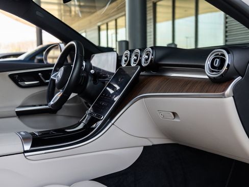 Used 2023 Mercedes-Benz C 300 Sedan image 41