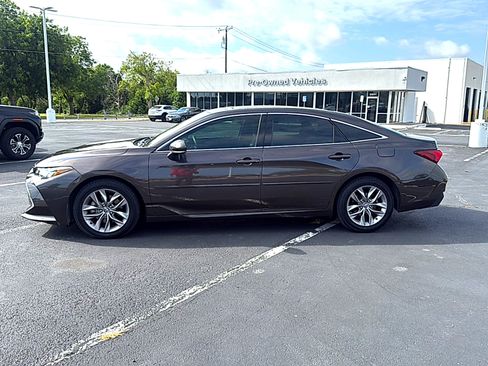 Used 2019 Toyota Avalon XLE w/ Moonroof Package FWD image 5