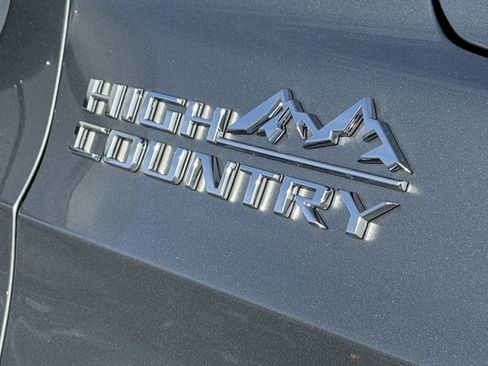 New 2026 Chevrolet Suburban High Country AWD/4WD image 3