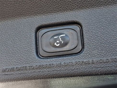 Used 2018 Ford Explorer XLT w/ Equipment Group 202A image 29