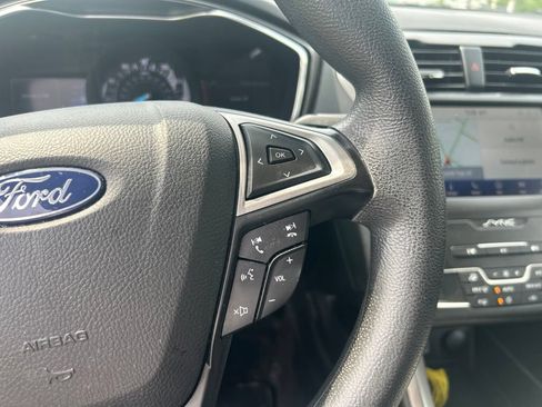 Used 2020 Ford Fusion SE FWD image 8