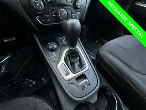 Used 2015 Jeep Cherokee Latitude image 31