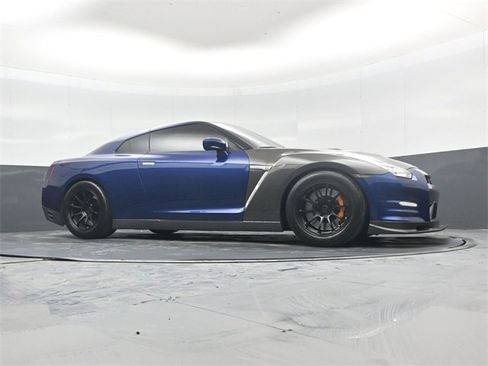 Used 2015 Nissan GT-R Black Edition image 37