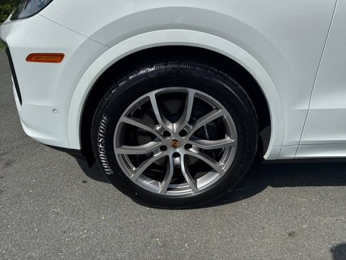 New 2025 Porsche Cayenne Coupe image 11