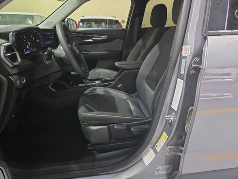 Used 2025 Chevrolet TrailBlazer LT AWD/4WD image 3