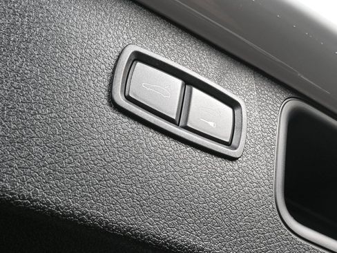 Certified 2025 Porsche Macan image 32