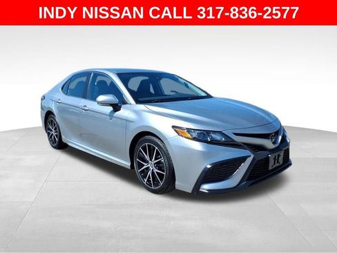 Used 2022 Toyota Camry SE image 1
