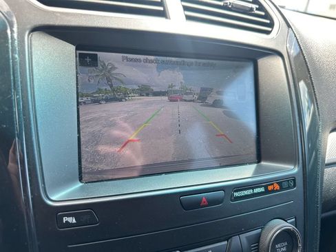 Used 2019 Ford Explorer XLT w/ Equipment Group 202A AWD/4WD image 21