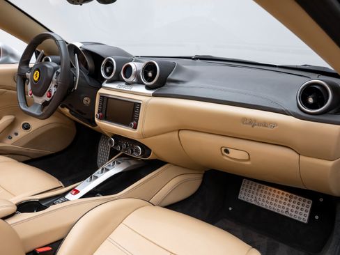 Certified 2016 Ferrari California T image 38
