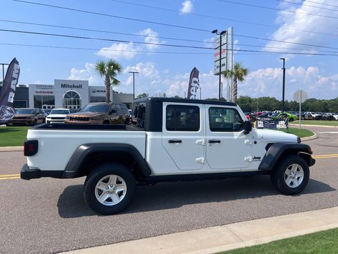 Used 2020 Jeep Gladiator Sport w/ Quick Order Package 24S AWD/4WD image 2