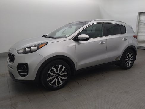 Used 2017 Kia Sportage EX w/ EX Technology Package FWD image 2