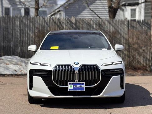 Used 2024 BMW 740i xDrive 740i xDrive image 9