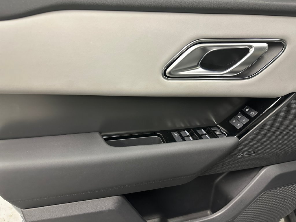 Used 2026 Land Rover Range Rover Velar S AWD/4WD image 18