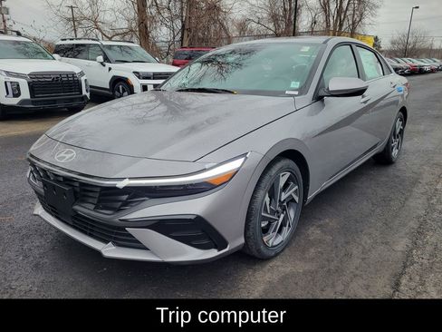 Used 2025 Hyundai Elantra Limited image 8