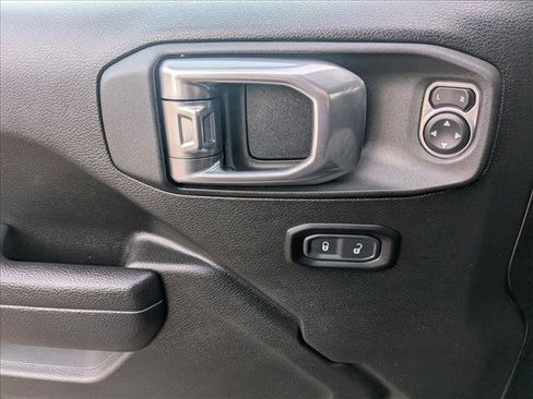 Used 2023 Jeep Wrangler Rubicon w/ Cold Weather Group image 15