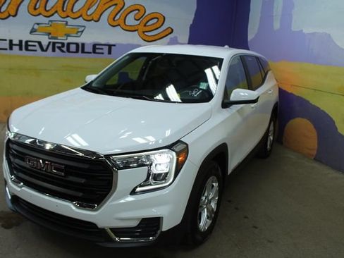 Used 2024 GMC Terrain SLE FWD image 7